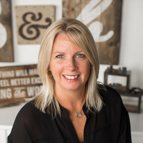 Julie Selby - Founder & Wood Sign Workshop Guru